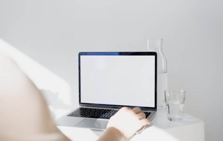 Digitaalinen minimalismi: Miten yksinkertaistaa digitaalista elämääsi