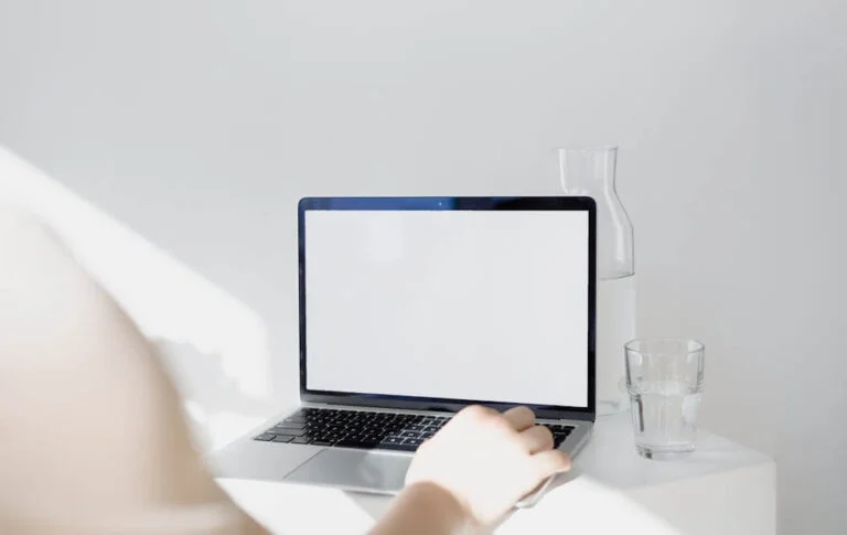 Digitaalinen minimalismi: Miten yksinkertaistaa digitaalista elämääsi