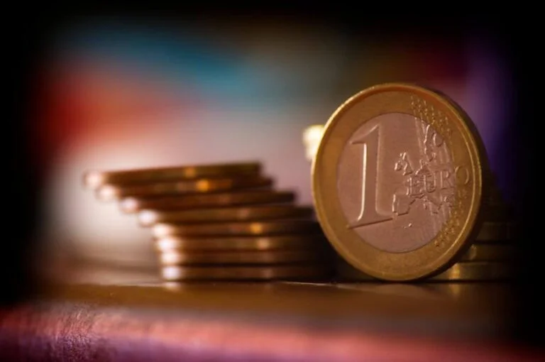 Taloudellinen minimalismi: Miten vähemmän kuluttaminen voi johtaa parempaan talouteen